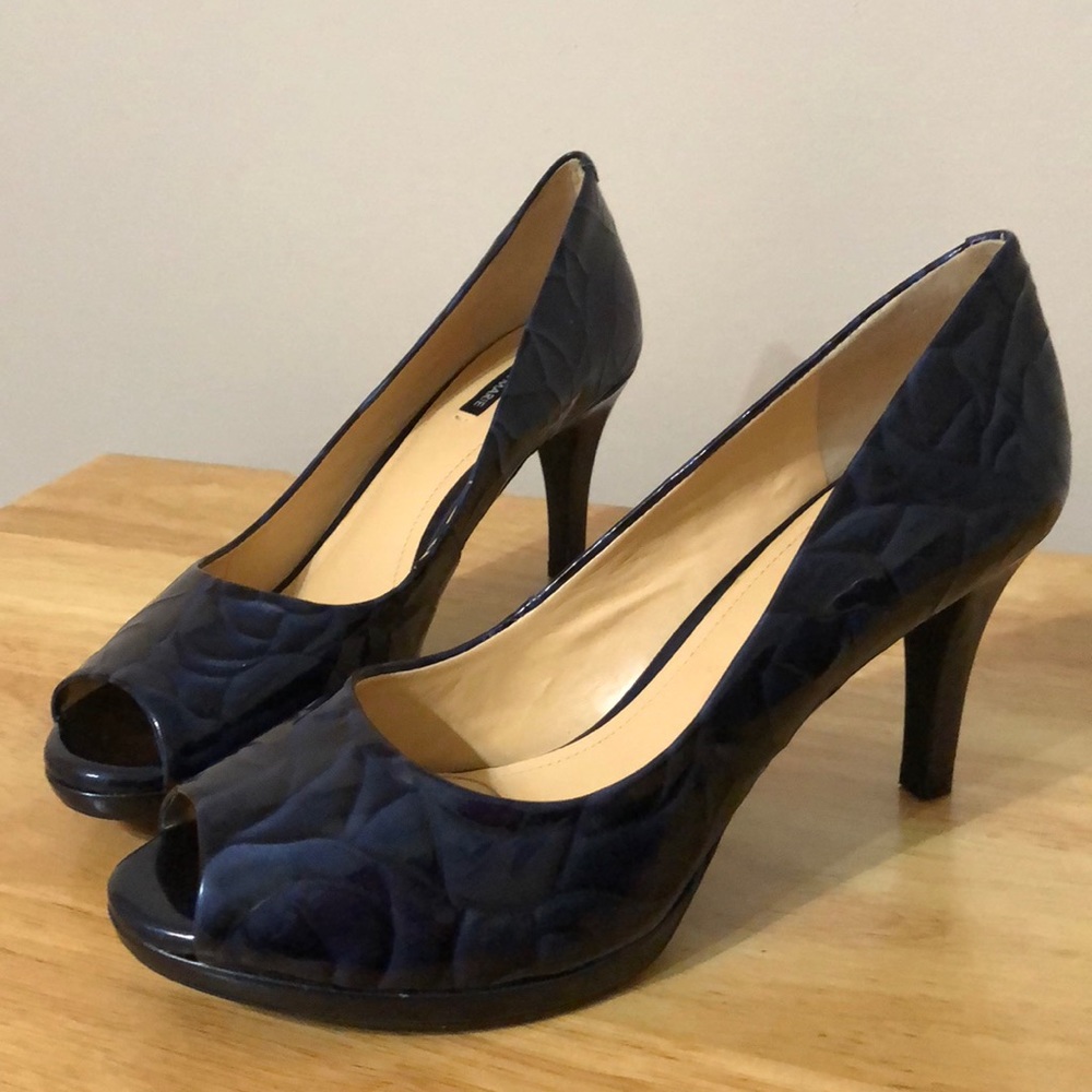 NEW ALEX MARIE Women 8.5 Navy Blue peep toe pumps